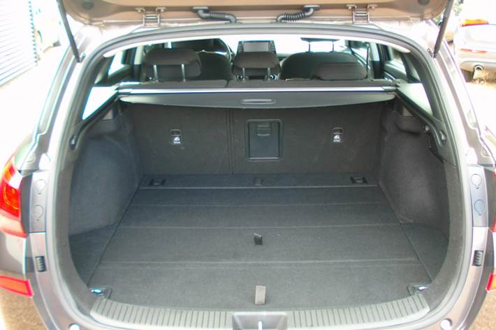 Grå Hyundai i30 fra 2020