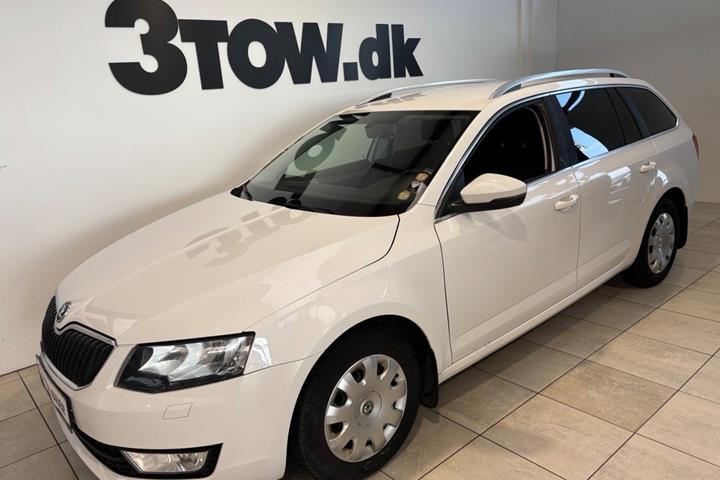 Hvid Skoda Octavia fra 2014 set udefra