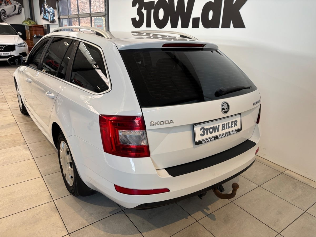 Hvid Skoda Octavia fra 2014