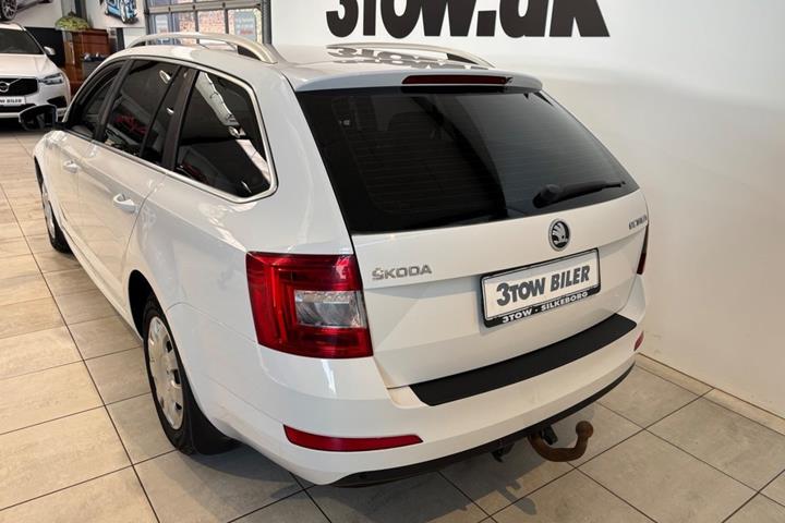 Hvid Skoda Octavia fra 2014