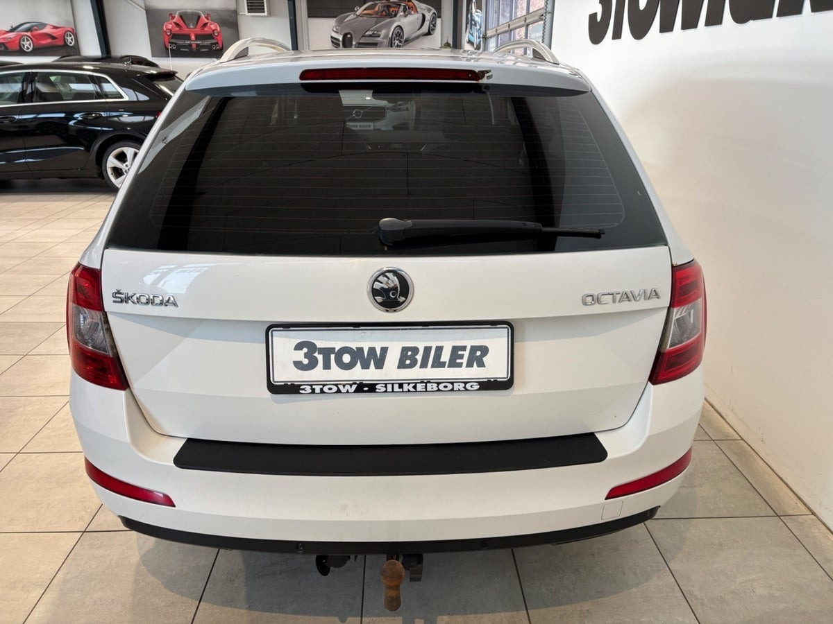 Hvid Skoda Octavia fra 2014