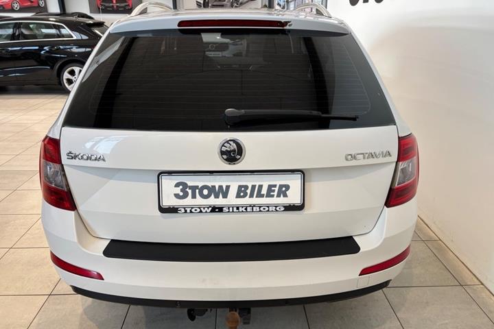 Hvid Skoda Octavia fra 2014