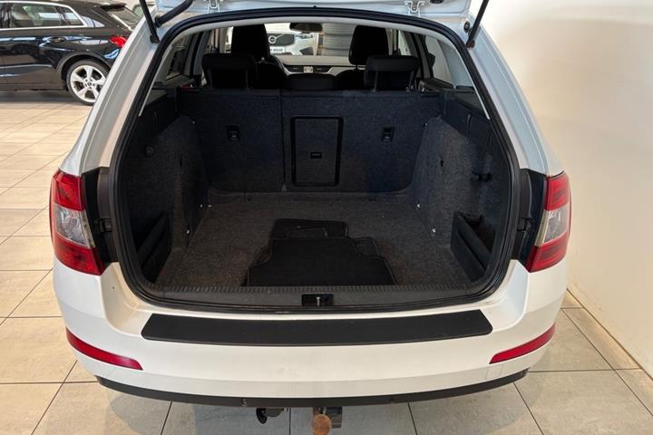 Hvid Skoda Octavia fra 2014