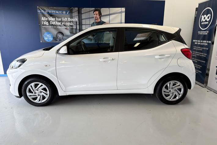 Hvid Hyundai i10 fra 2023