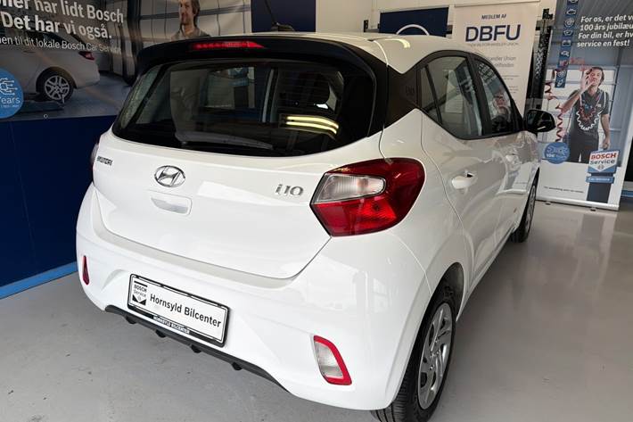 Hvid Hyundai i10 fra 2023