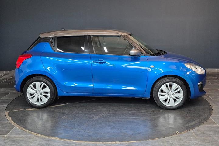 Blå Suzuki Swift fra 2019
