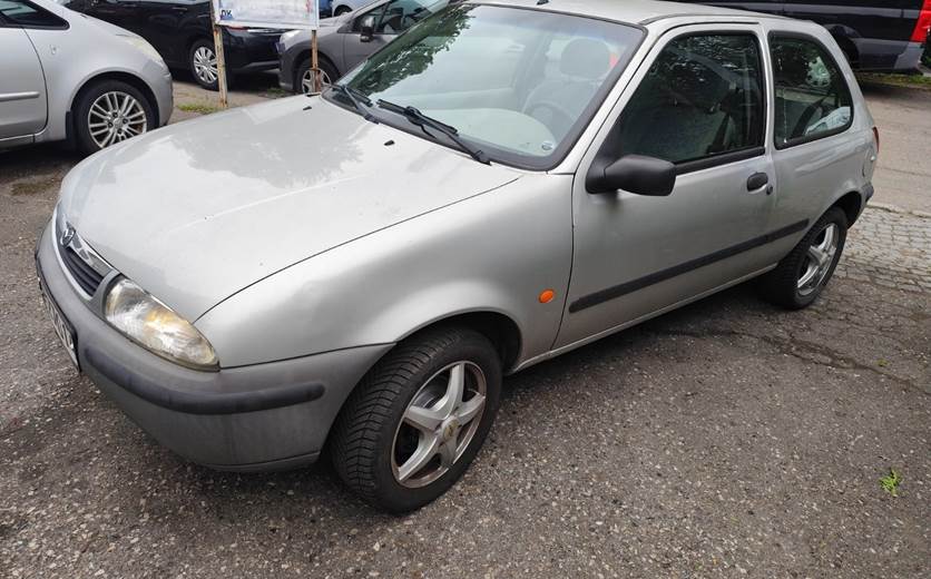 Mazda 121 1,3i LX