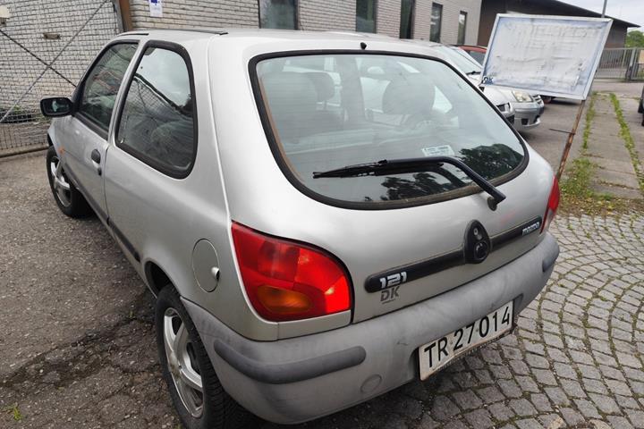 undefined Mazda 121 fra 1999 set udefra