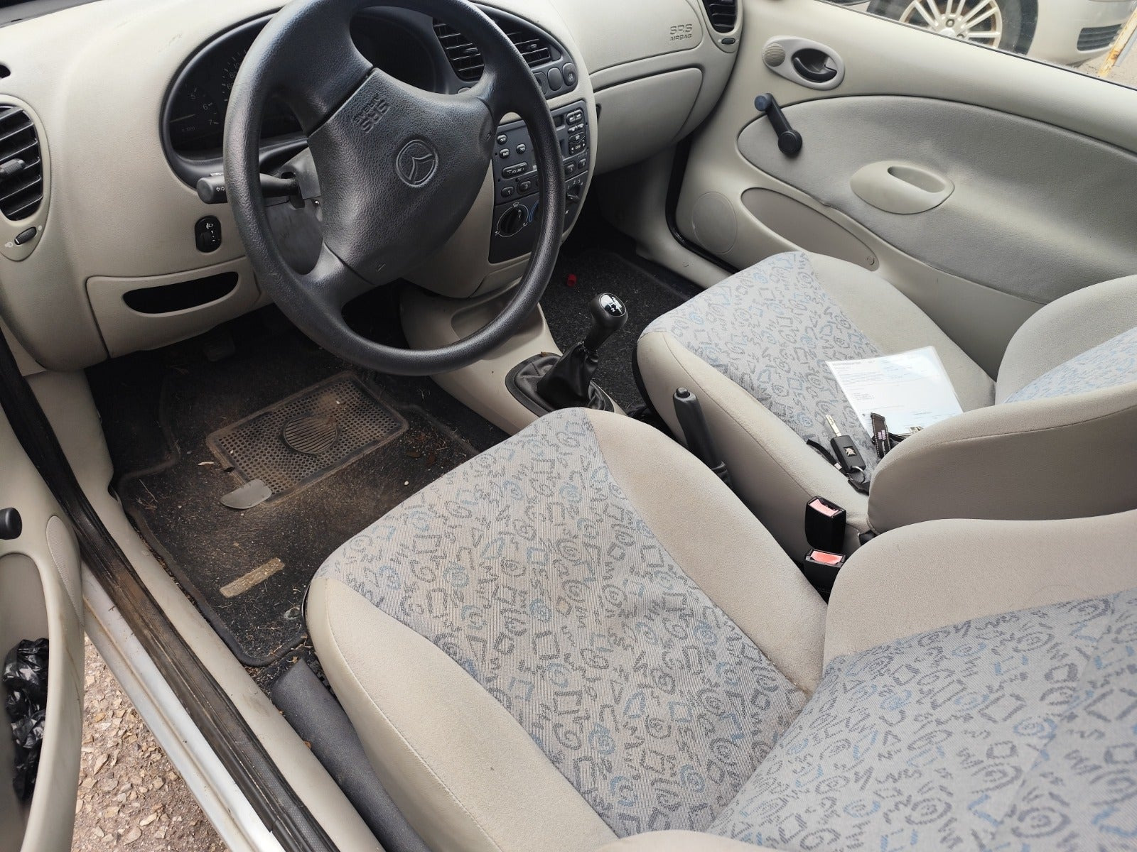 undefined Mazda 121 fra 1999 set indefra