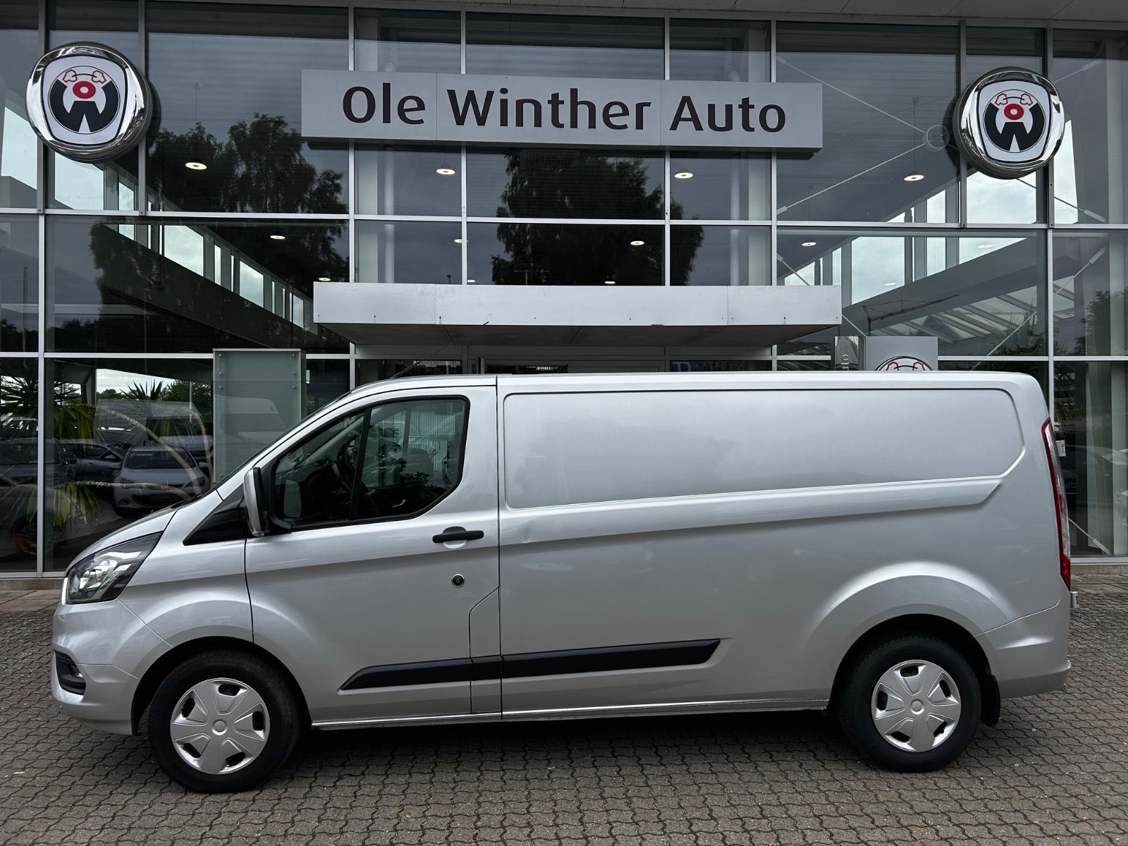 Sølv Ford Transit Custom 300 L2 fra 2019