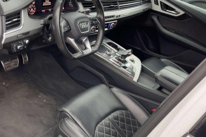 Hvid Audi SQ7 fra 2016