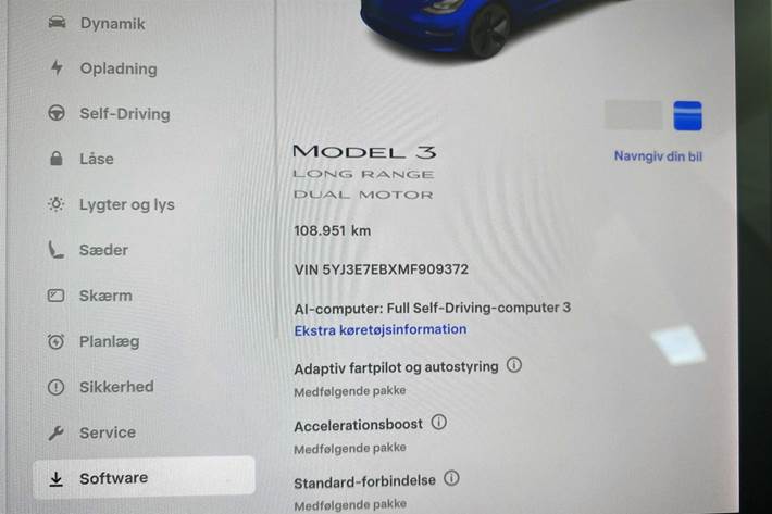 Blå Tesla Model 3 fra 2021