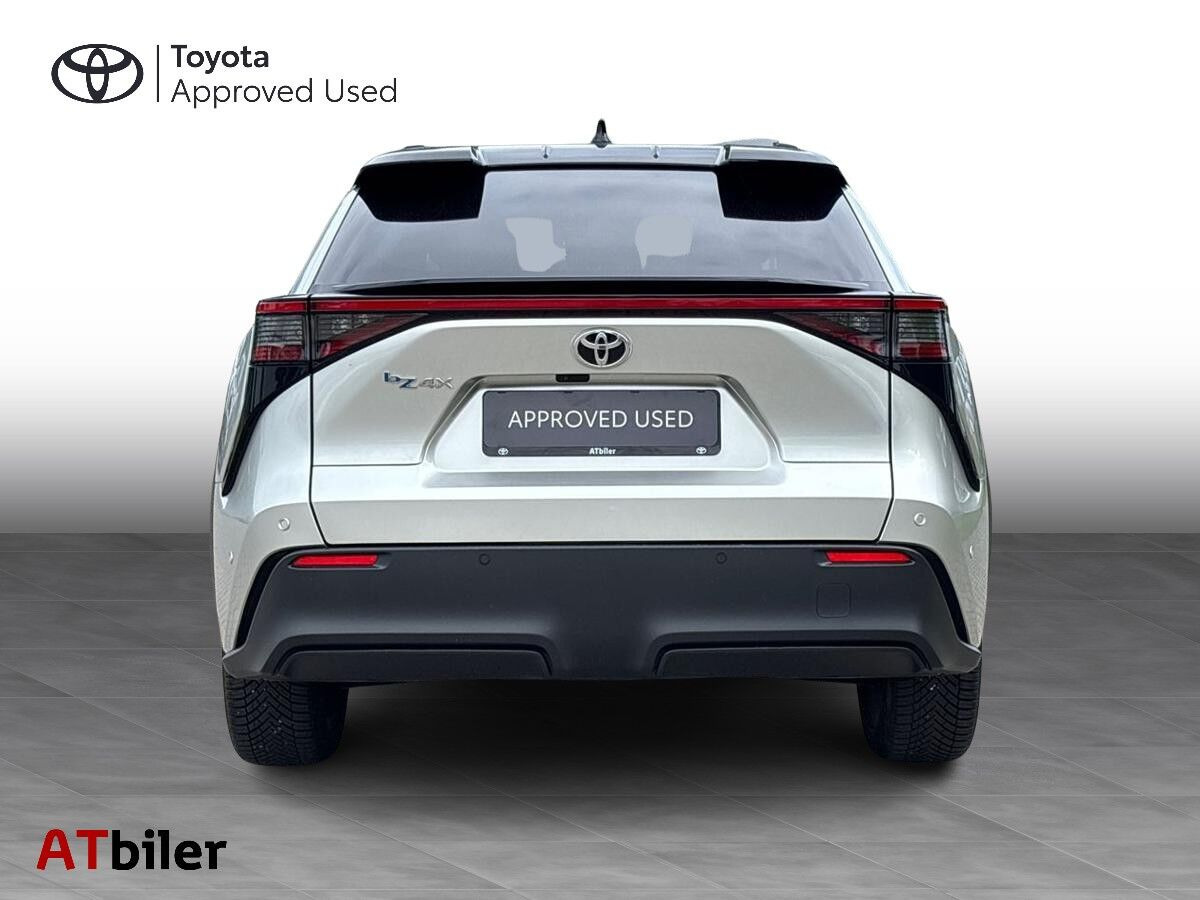 Sort Toyota BZ4X fra 2023