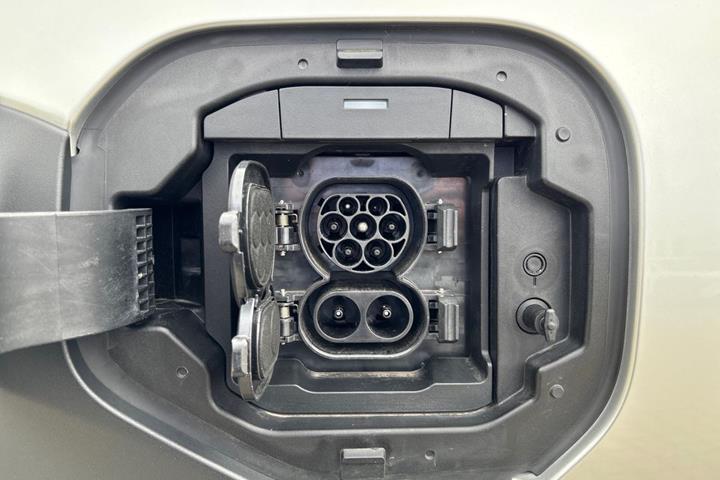 Sort Toyota BZ4X fra 2023