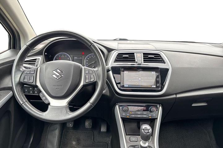 Blå Suzuki S-Cross fra 2021