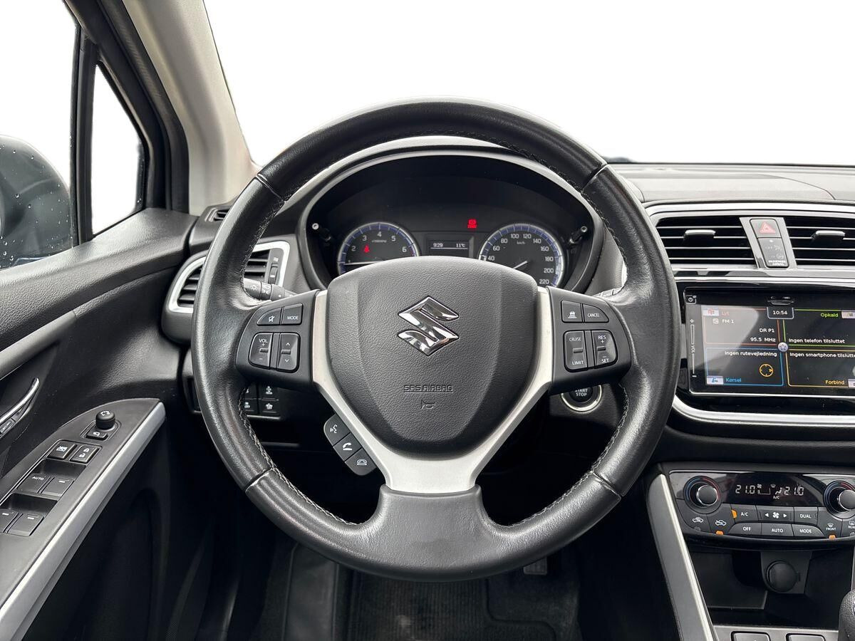 Blå Suzuki S-Cross fra 2021