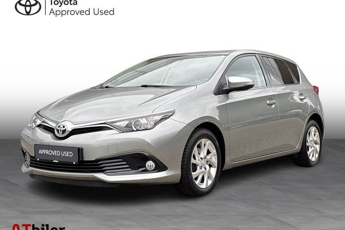 Grå Toyota Auris fra 2017