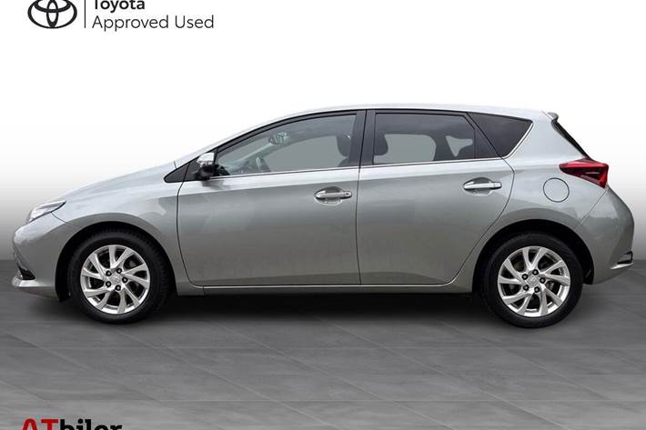 Grå Toyota Auris fra 2017