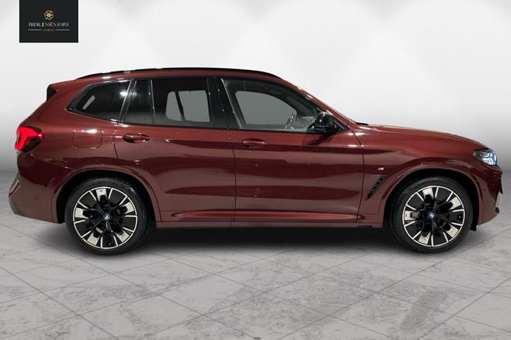 Rød BMW iX3 fra 2023