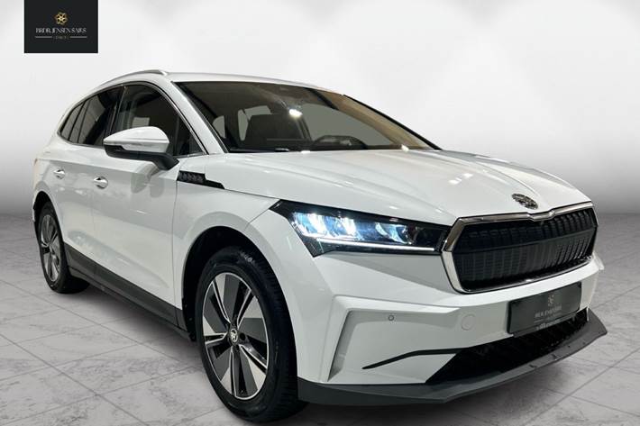 Hvid Skoda Enyaq fra 2023