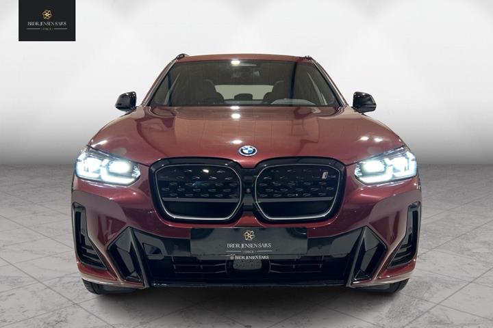 Rød BMW iX3 fra 2023