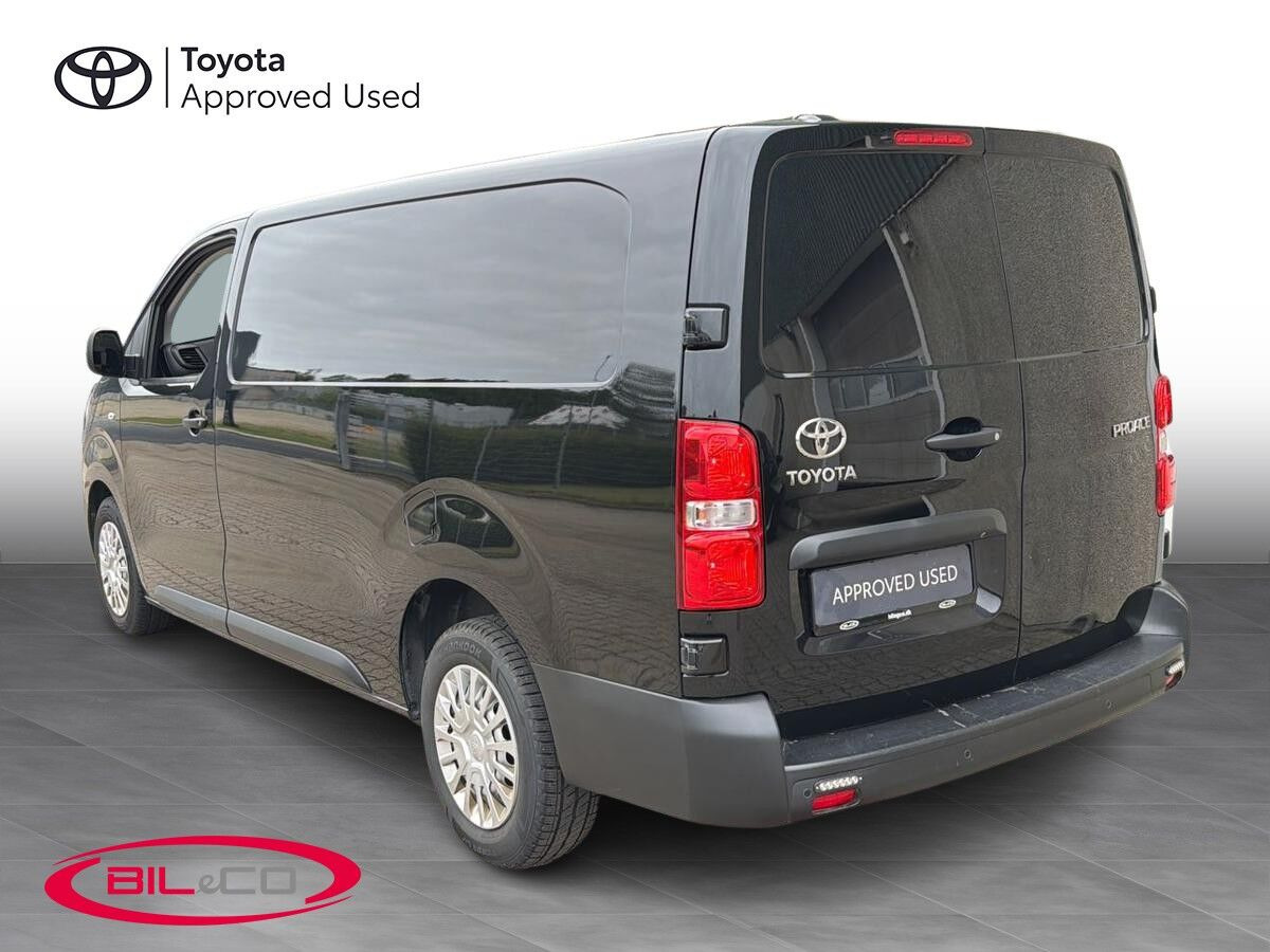 Sort Toyota ProAce fra 2023