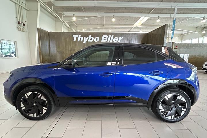 Blå Opel Mokka-e fra 2025
