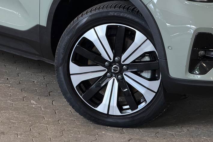 Grøn Volvo XC40 fra 2023