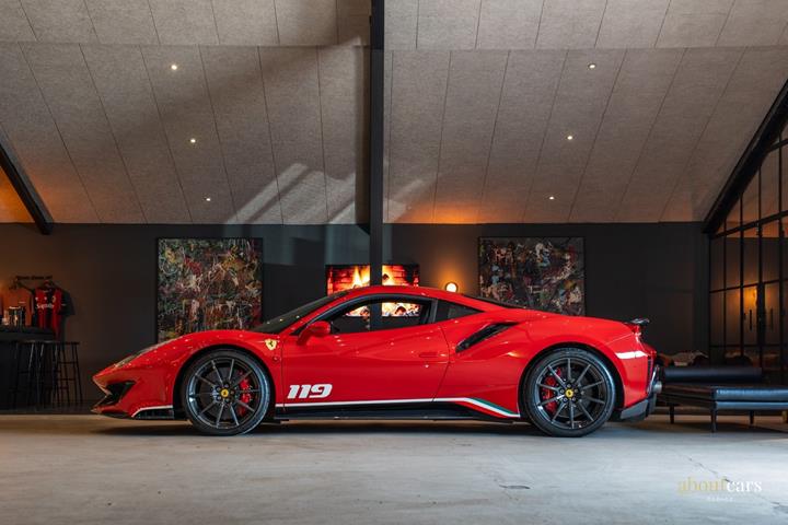 Rød Ferrari 488 Pista Piloti fra 2019