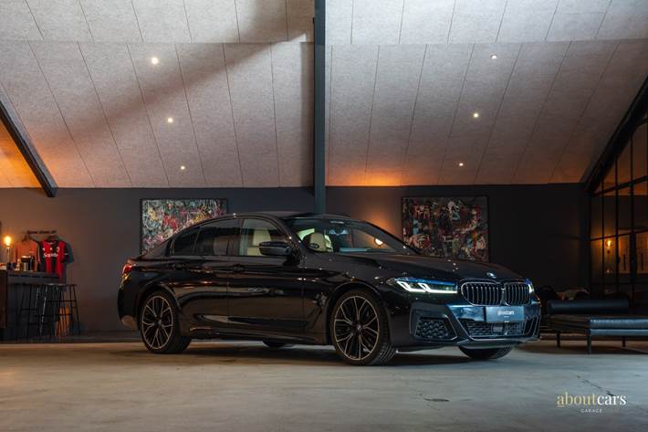 Sort BMW 530e fra 2021