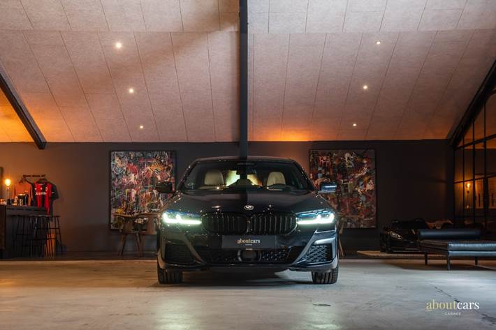 Sort BMW 530e fra 2021
