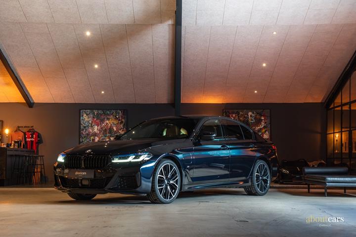 Sort BMW 530e fra 2021