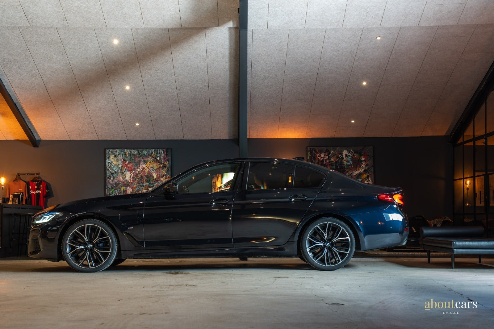 Sort BMW 530e fra 2021