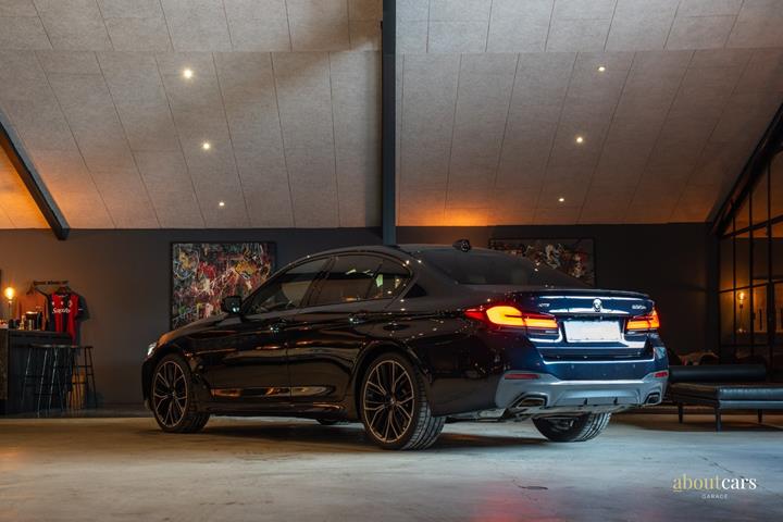 Sort BMW 530e fra 2021