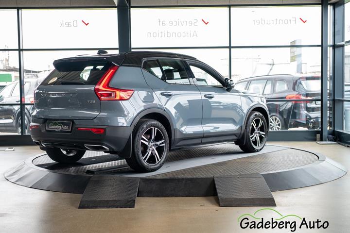 Blå Volvo XC40 fra 2020