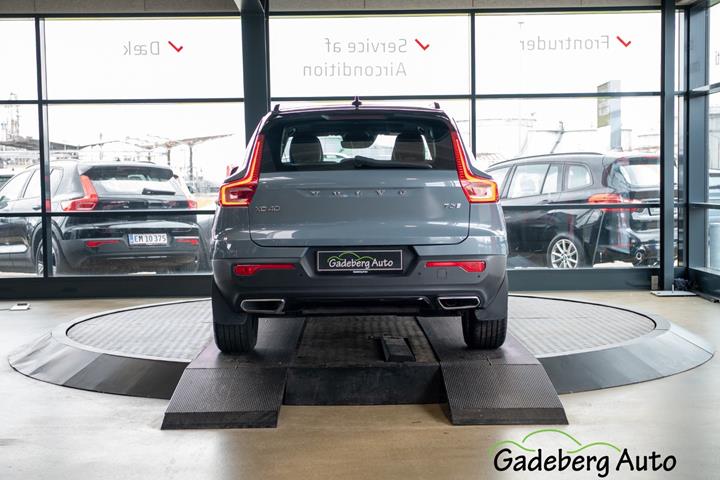 Blå Volvo XC40 fra 2020