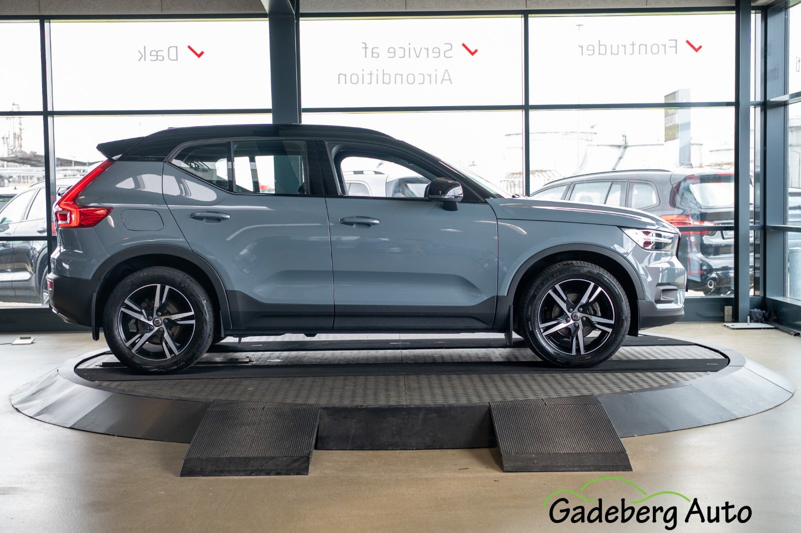 Blå Volvo XC40 fra 2020