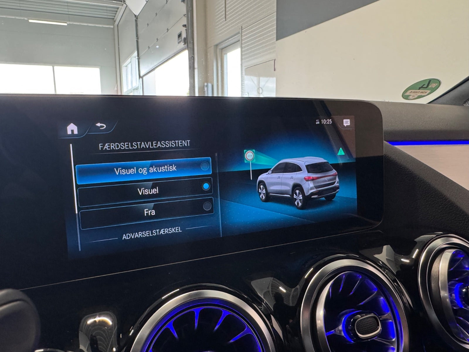 Hvid Mercedes EQA250 fra 2023
