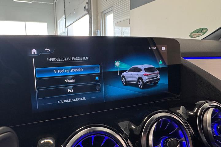 Hvid Mercedes EQA250 fra 2023