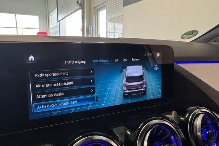 Hvid Mercedes EQA250 fra 2023