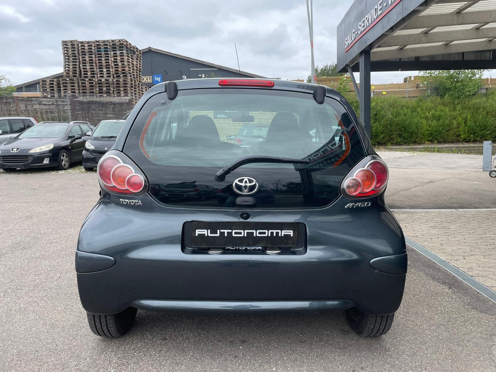 Grå Toyota Aygo fra 2012