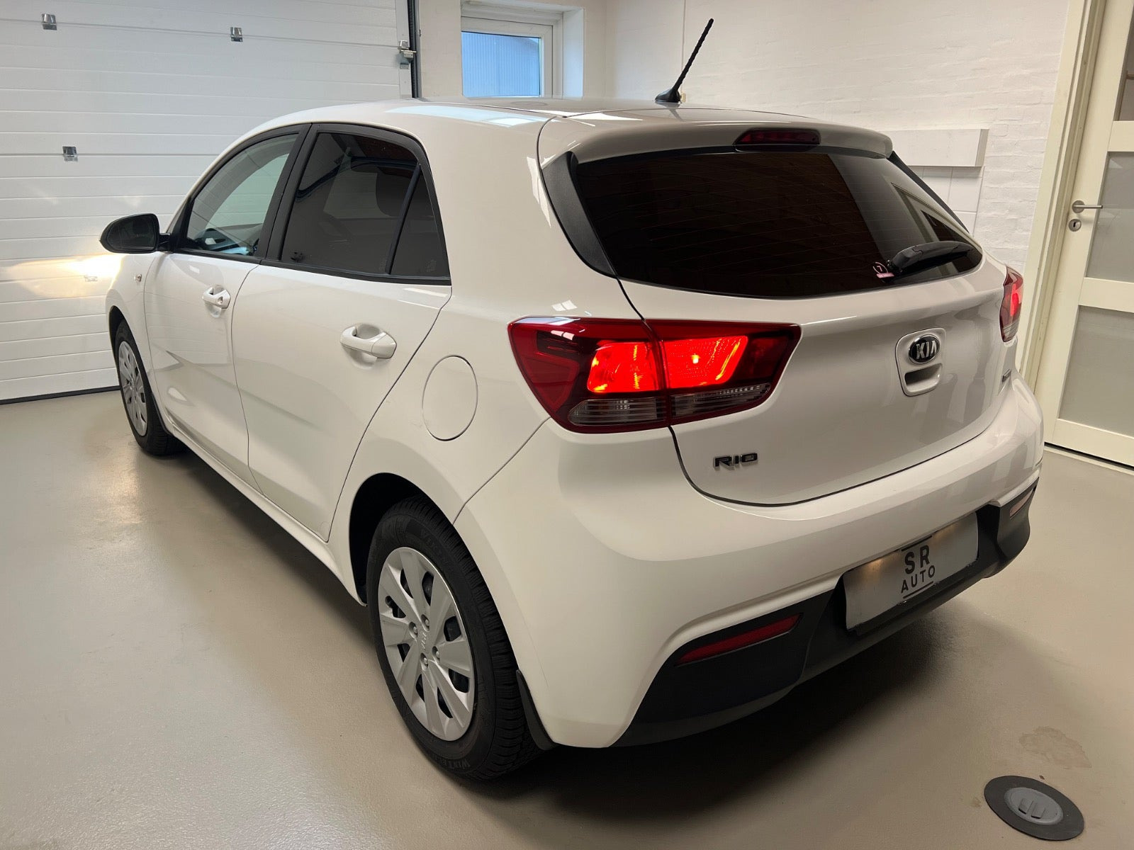 Hvid Kia Rio fra 2017