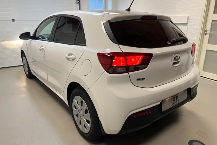 Hvid Kia Rio fra 2017