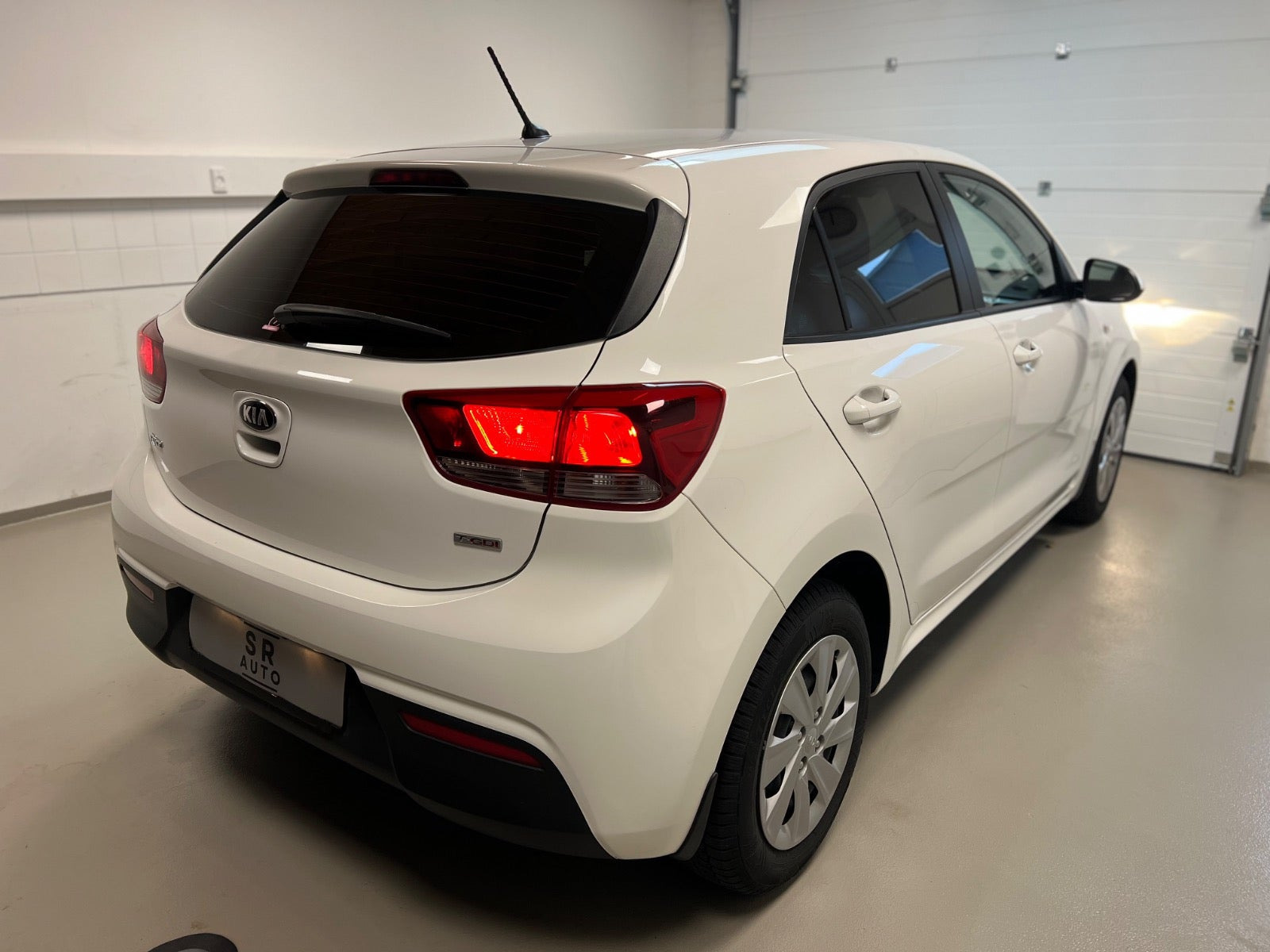 Hvid Kia Rio fra 2017