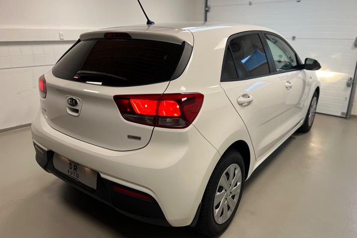 Hvid Kia Rio fra 2017