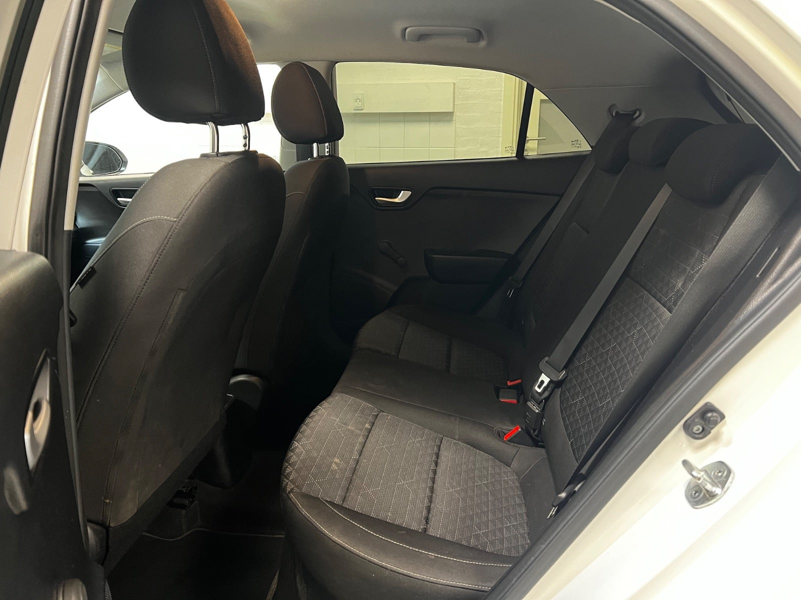 Hvid Kia Rio fra 2017