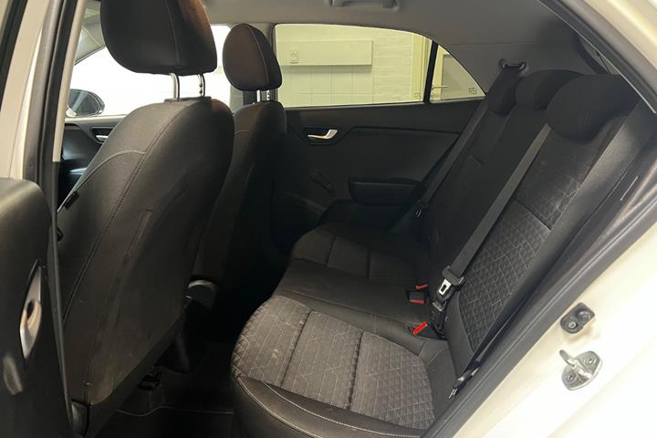 Hvid Kia Rio fra 2017