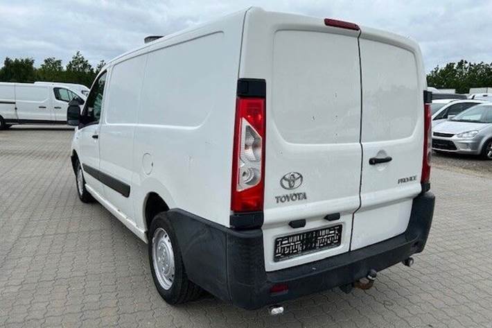 Hvid Toyota ProAce fra 2016