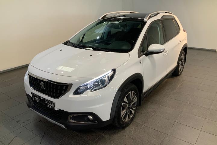 Hvid Peugeot 2008 fra 2018 set udefra