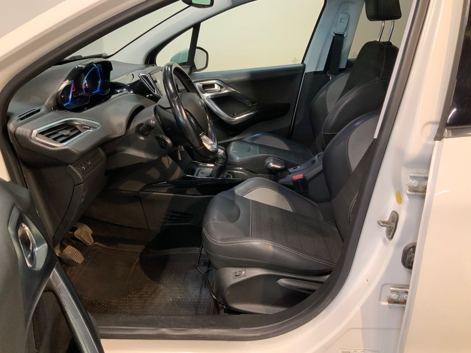 Hvid Peugeot 2008 fra 2018